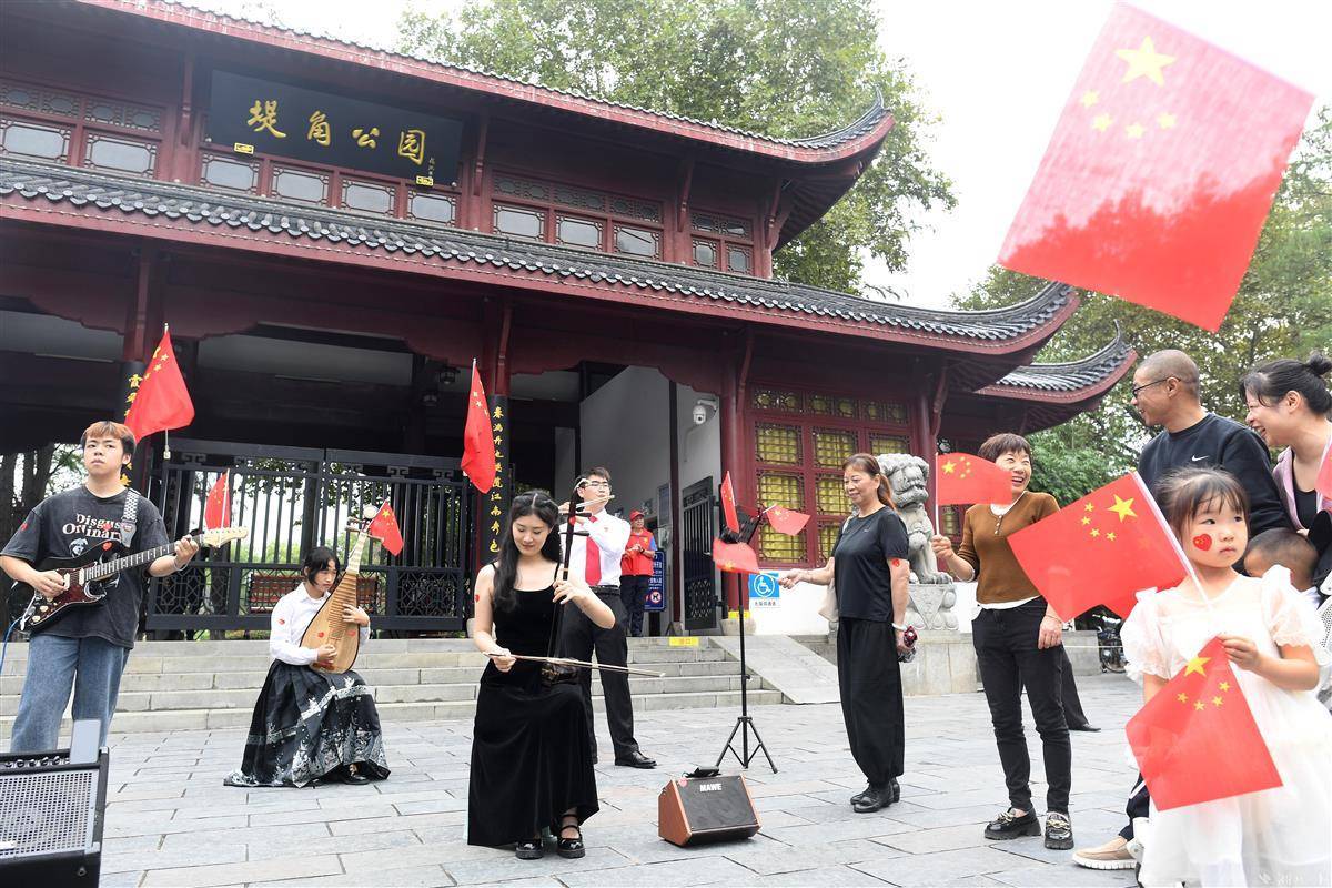 大圣闹海金蟾捕鱼